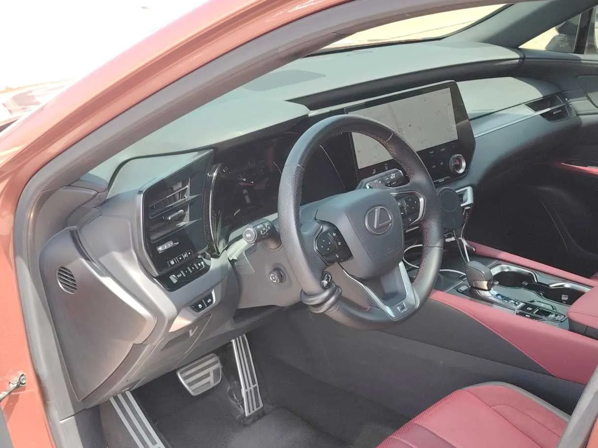 Car image 13