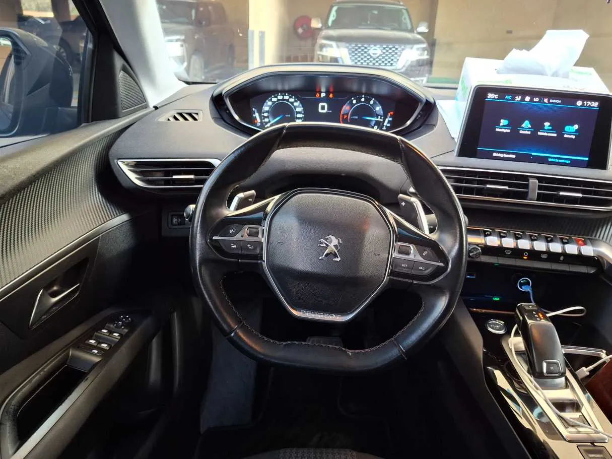 Car image 17