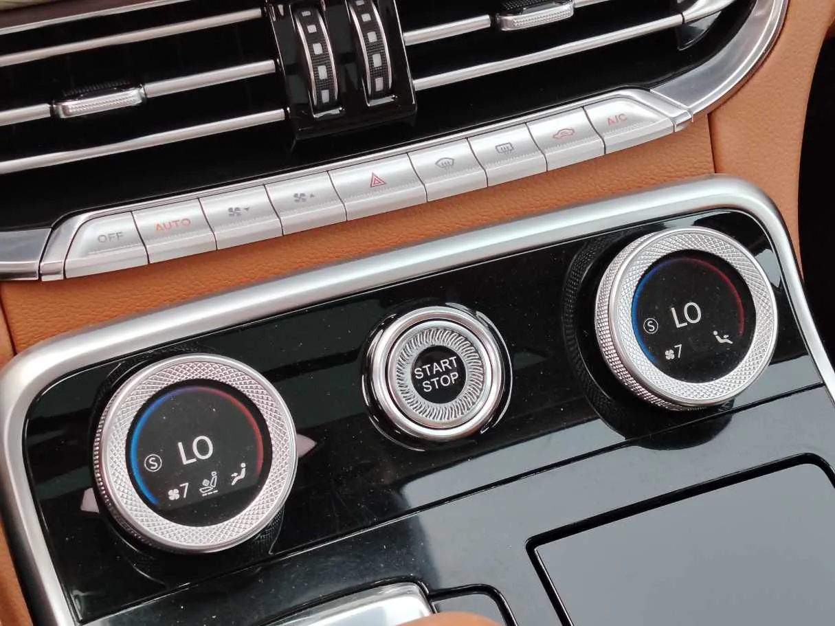 Car image 29