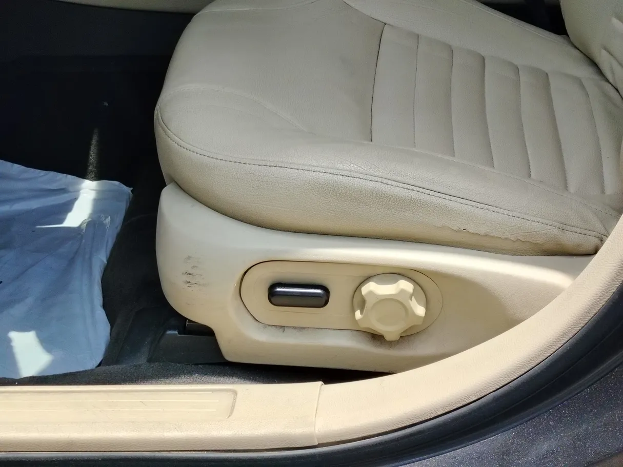 Car image 24
