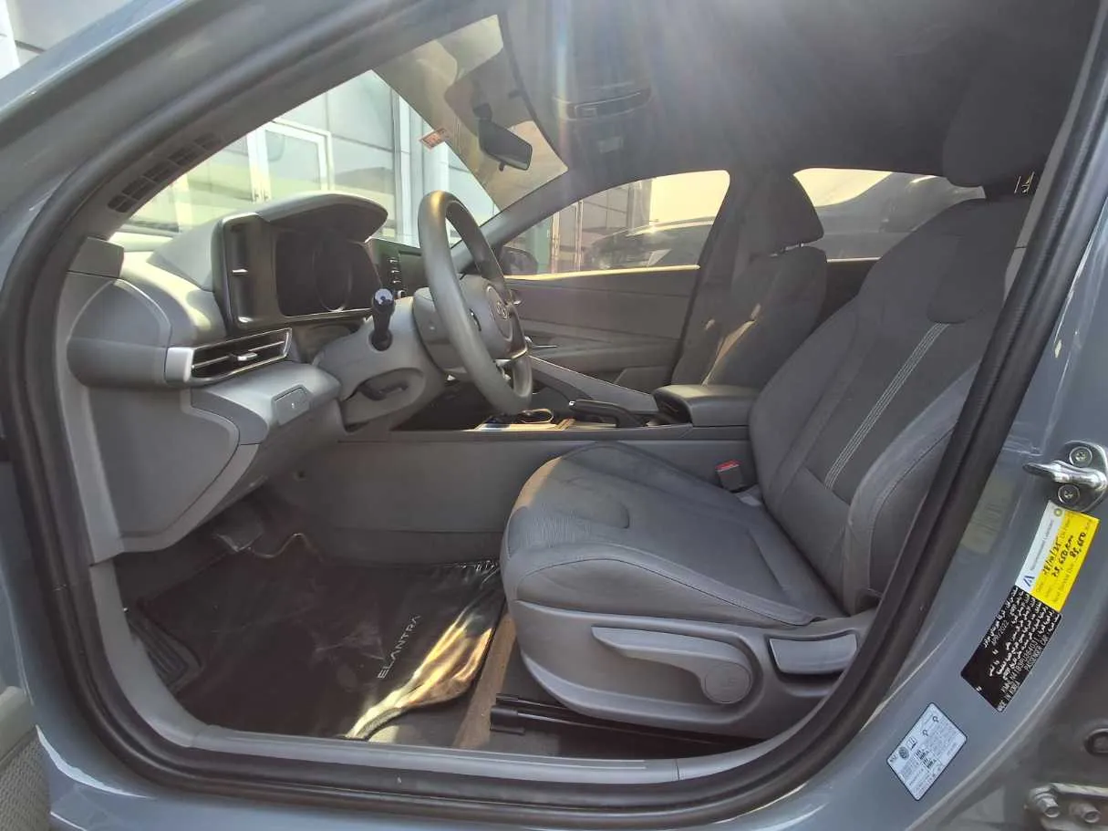 Car image 10