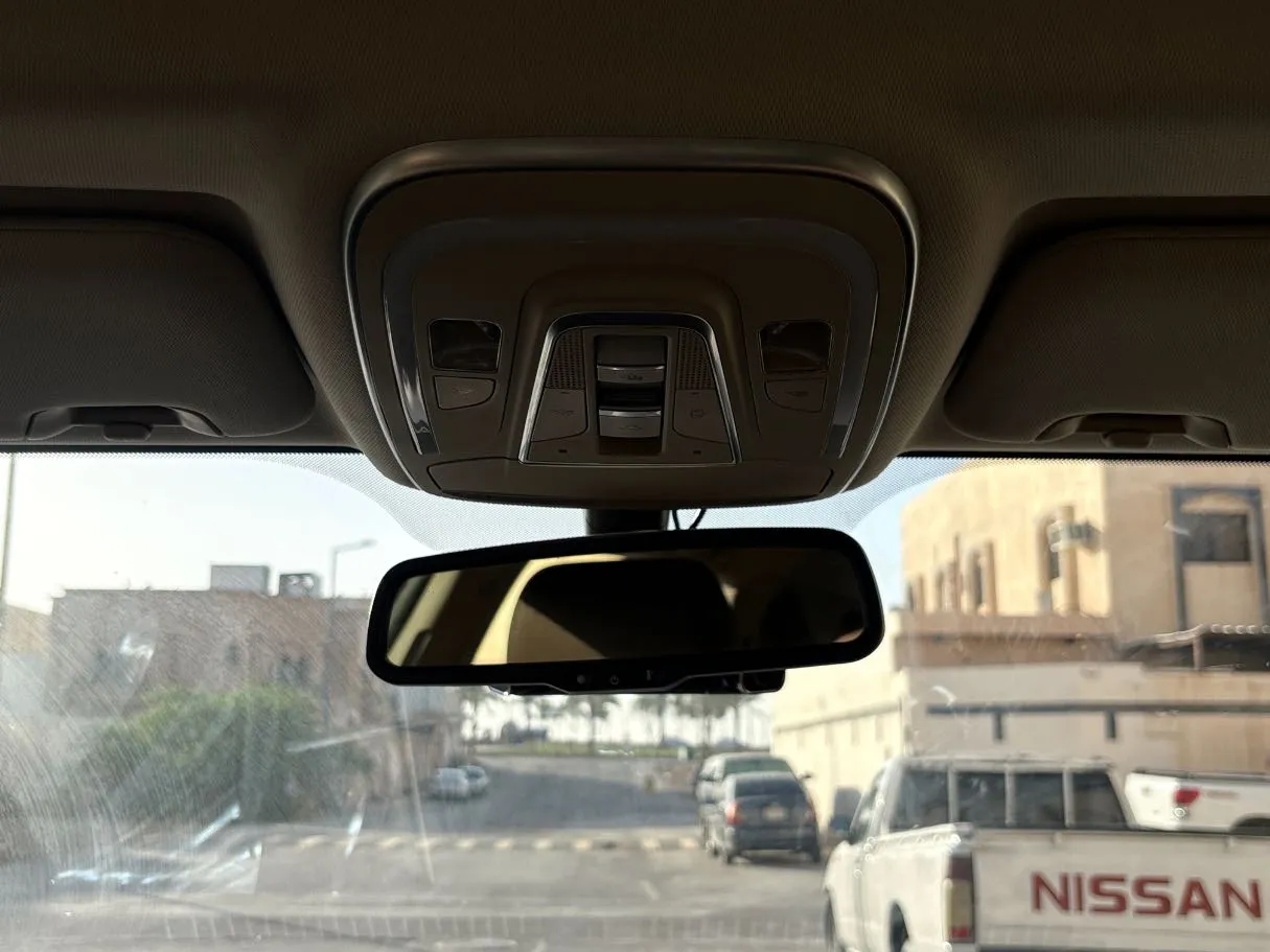 Car image 26