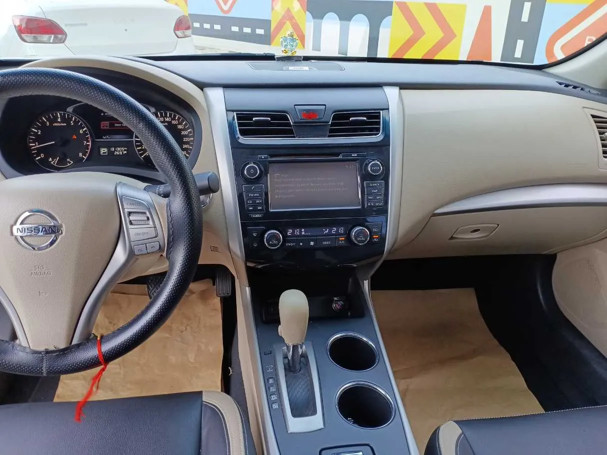 Car image 15