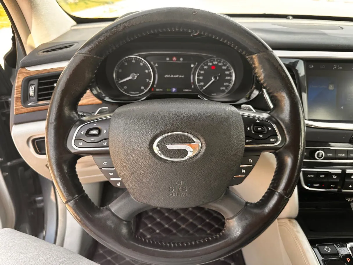 Car image 18
