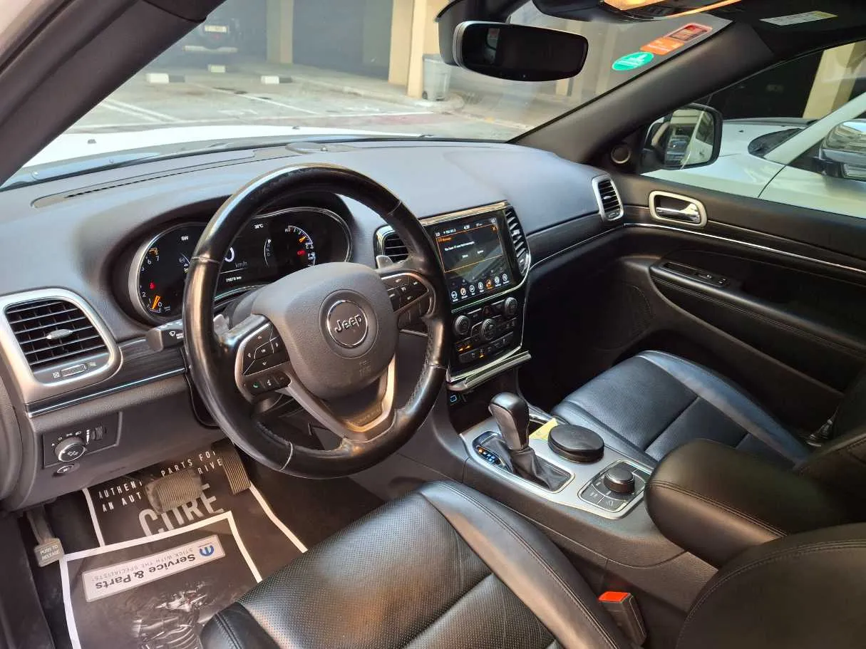 Car image 11