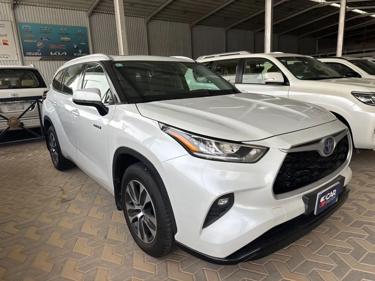 Car image 3