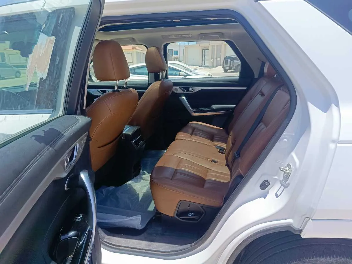 Car image 17
