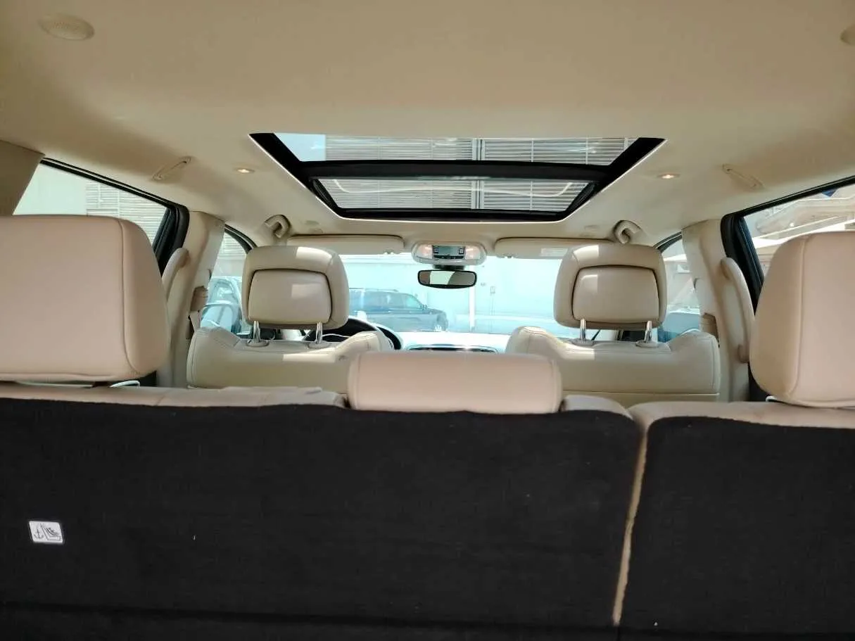 Car image 29