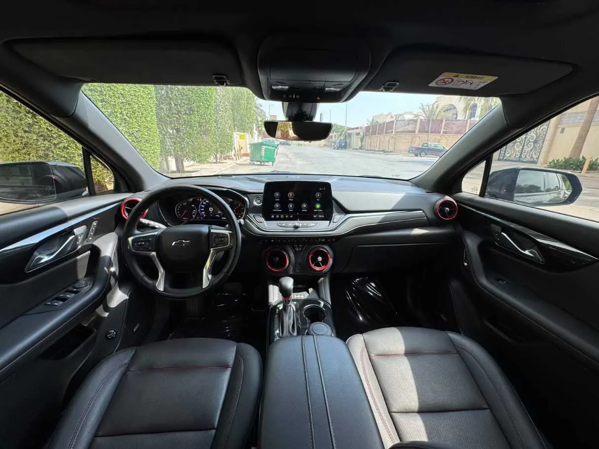 Car image 16