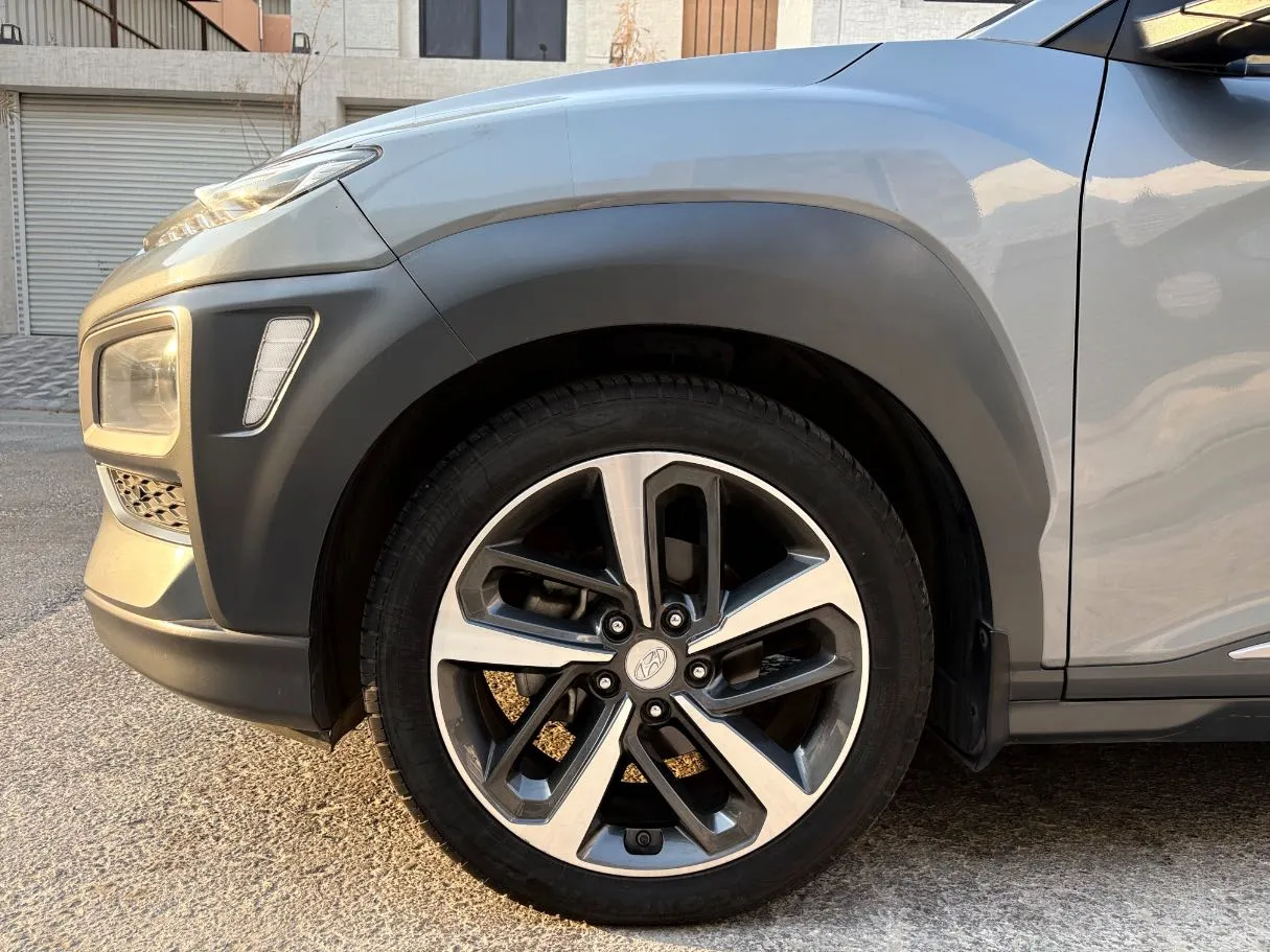 Car image 9