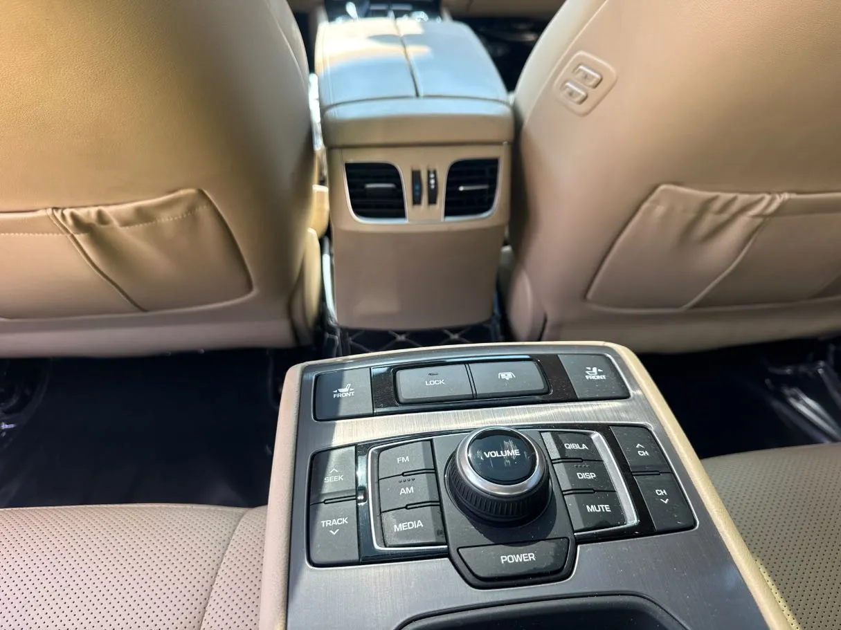 Car image 22