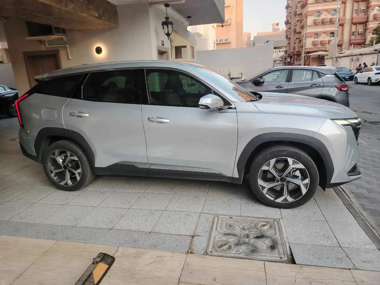 Car image 4