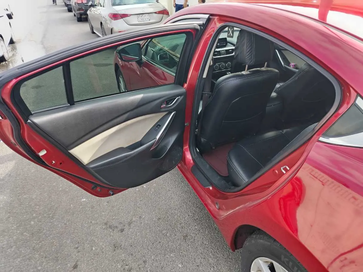 Car image 15