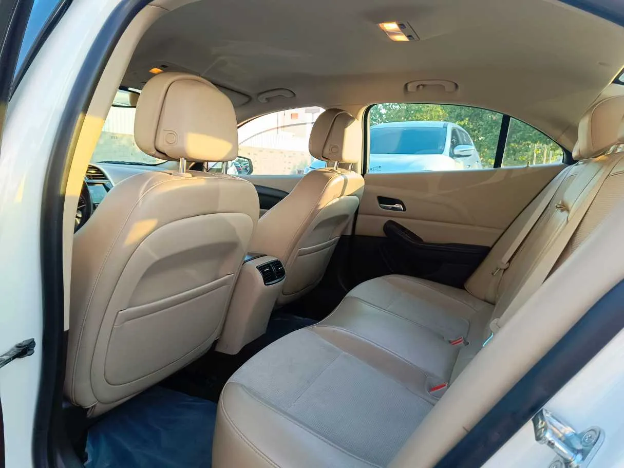 Car image 20