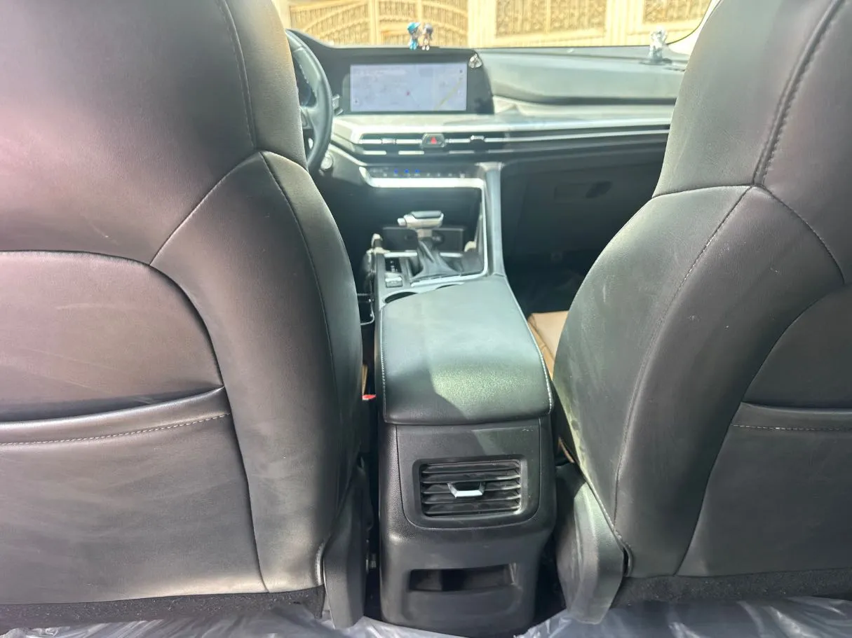 Car image 20