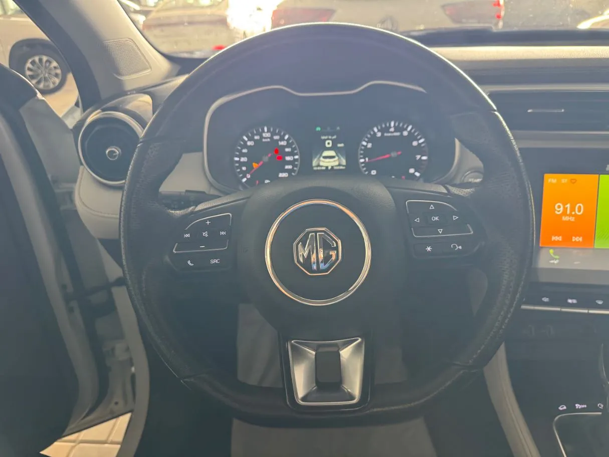 Car image 11