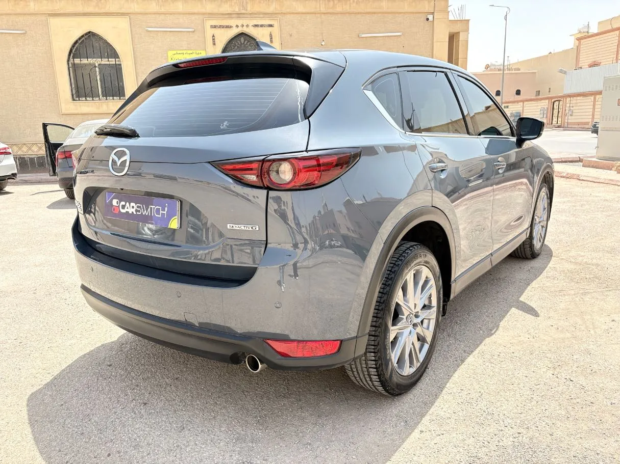 Car image 5