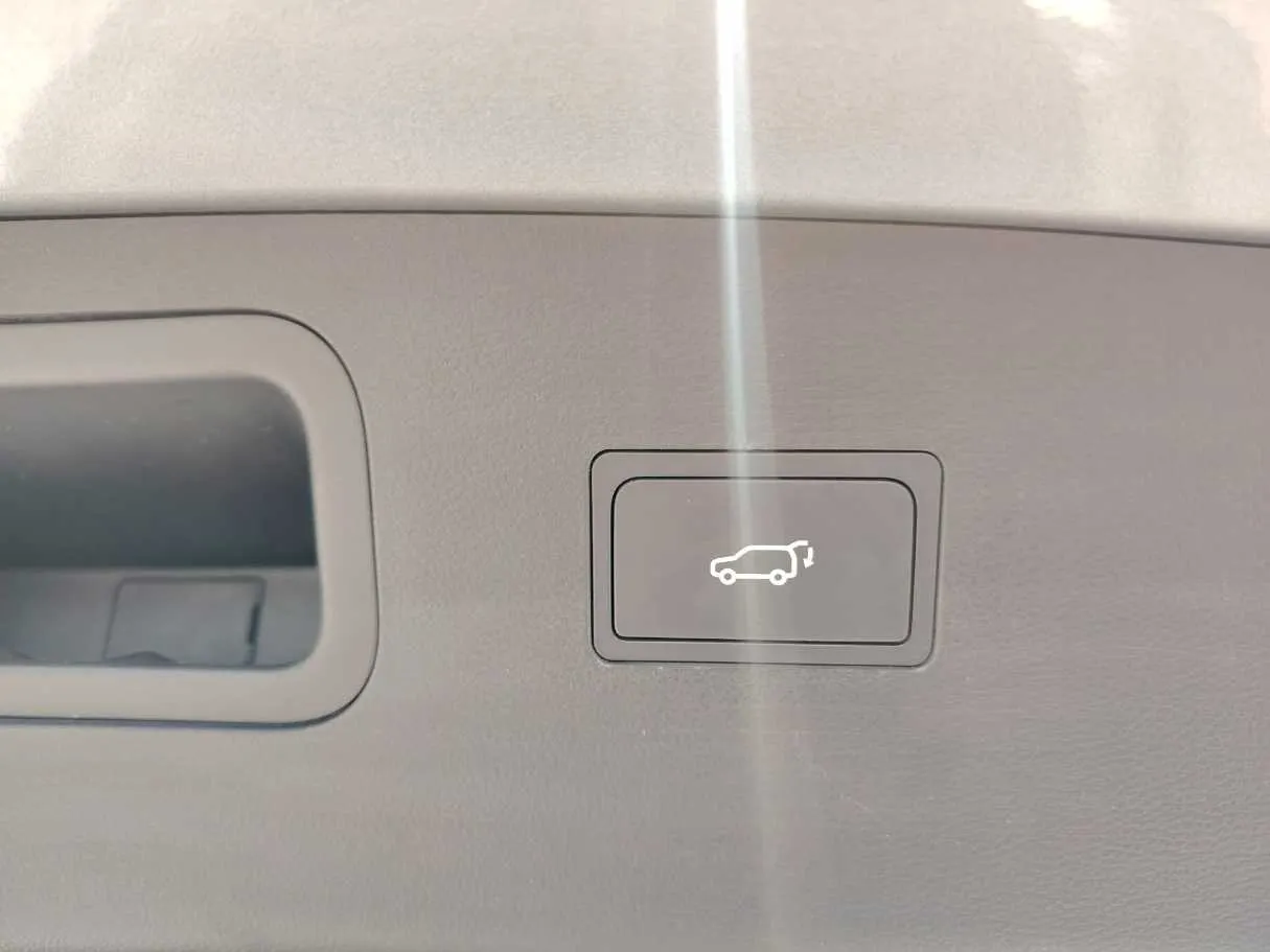 Car image 33