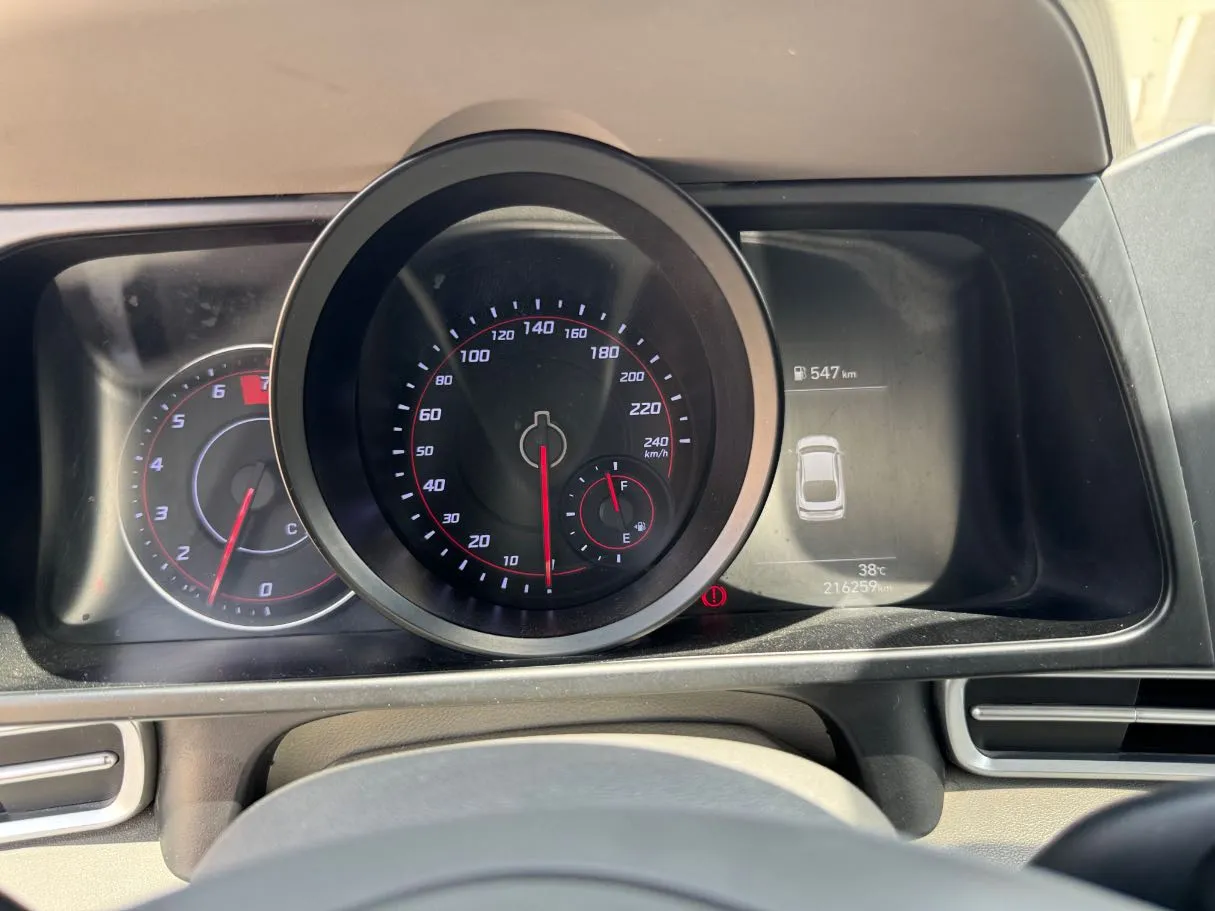 Car image 19