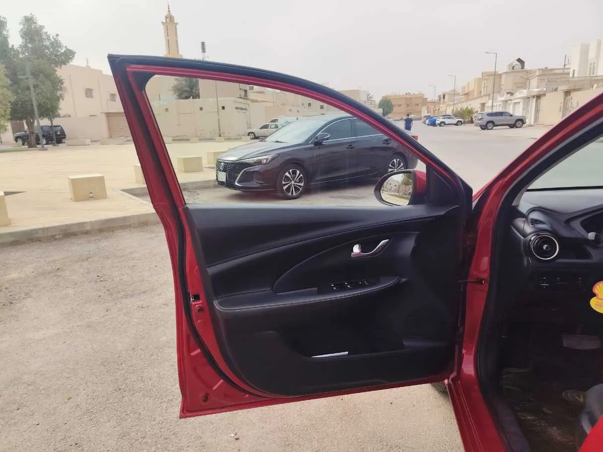 Car image 11