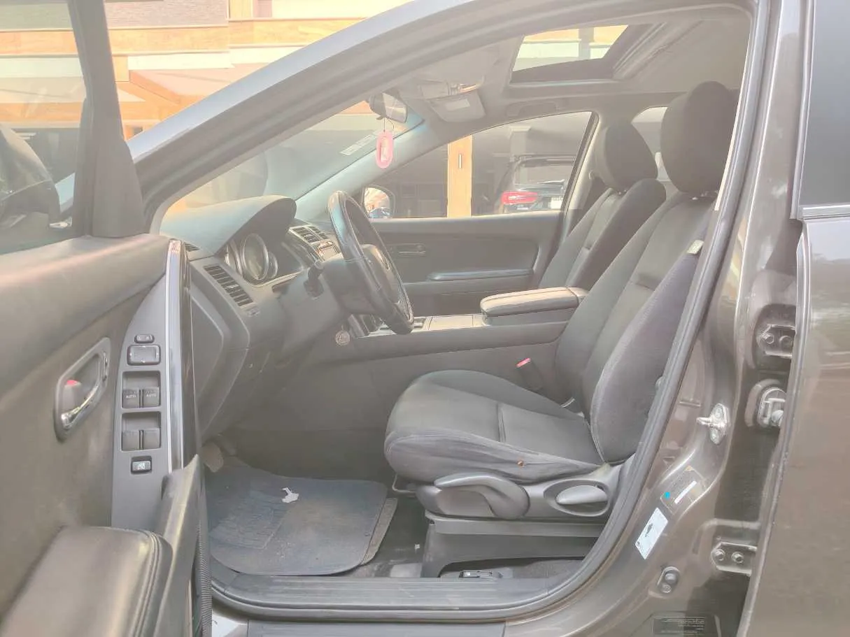 Car image 13