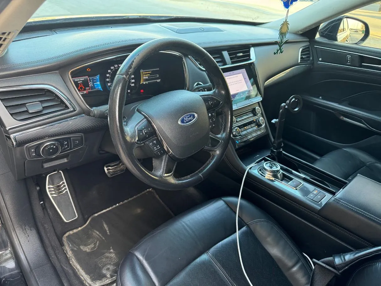 Car image 10