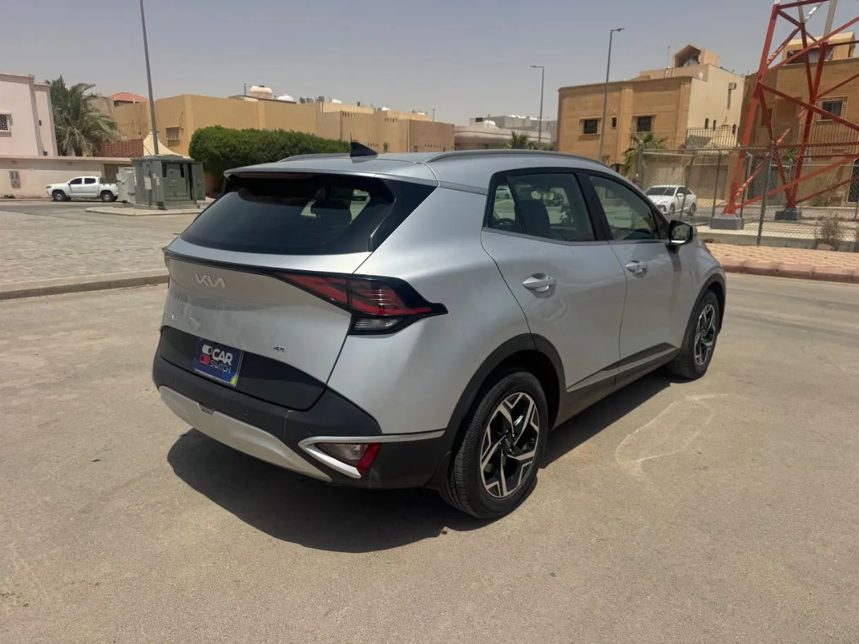 Car image 5