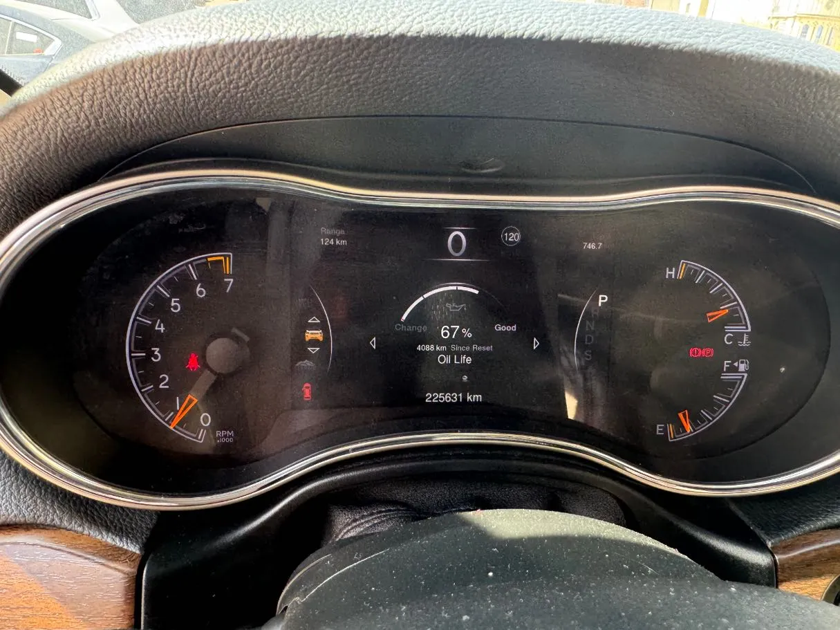 Car image 19