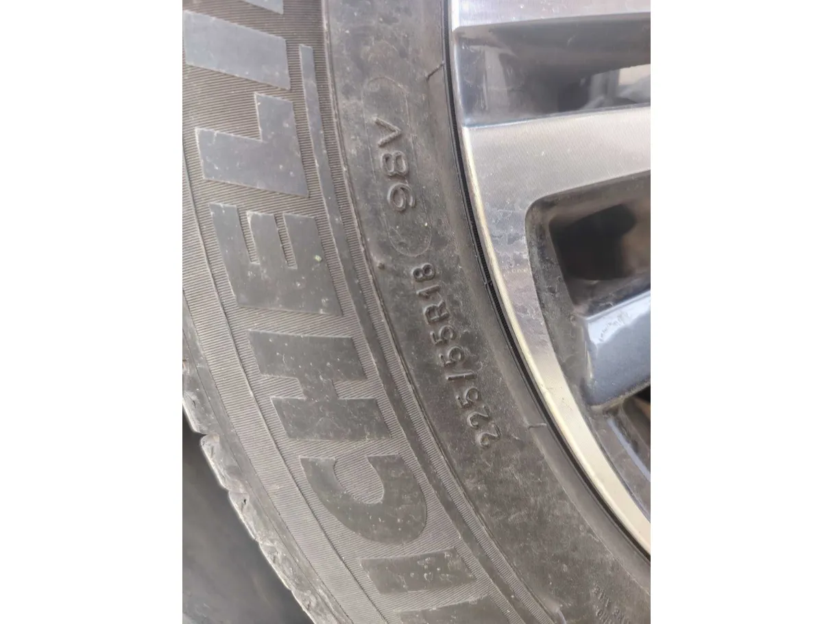 Car image 30