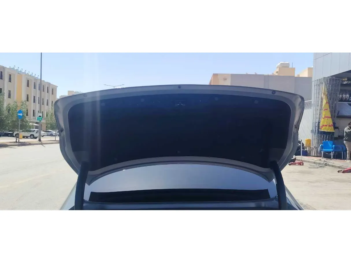 Car image 24