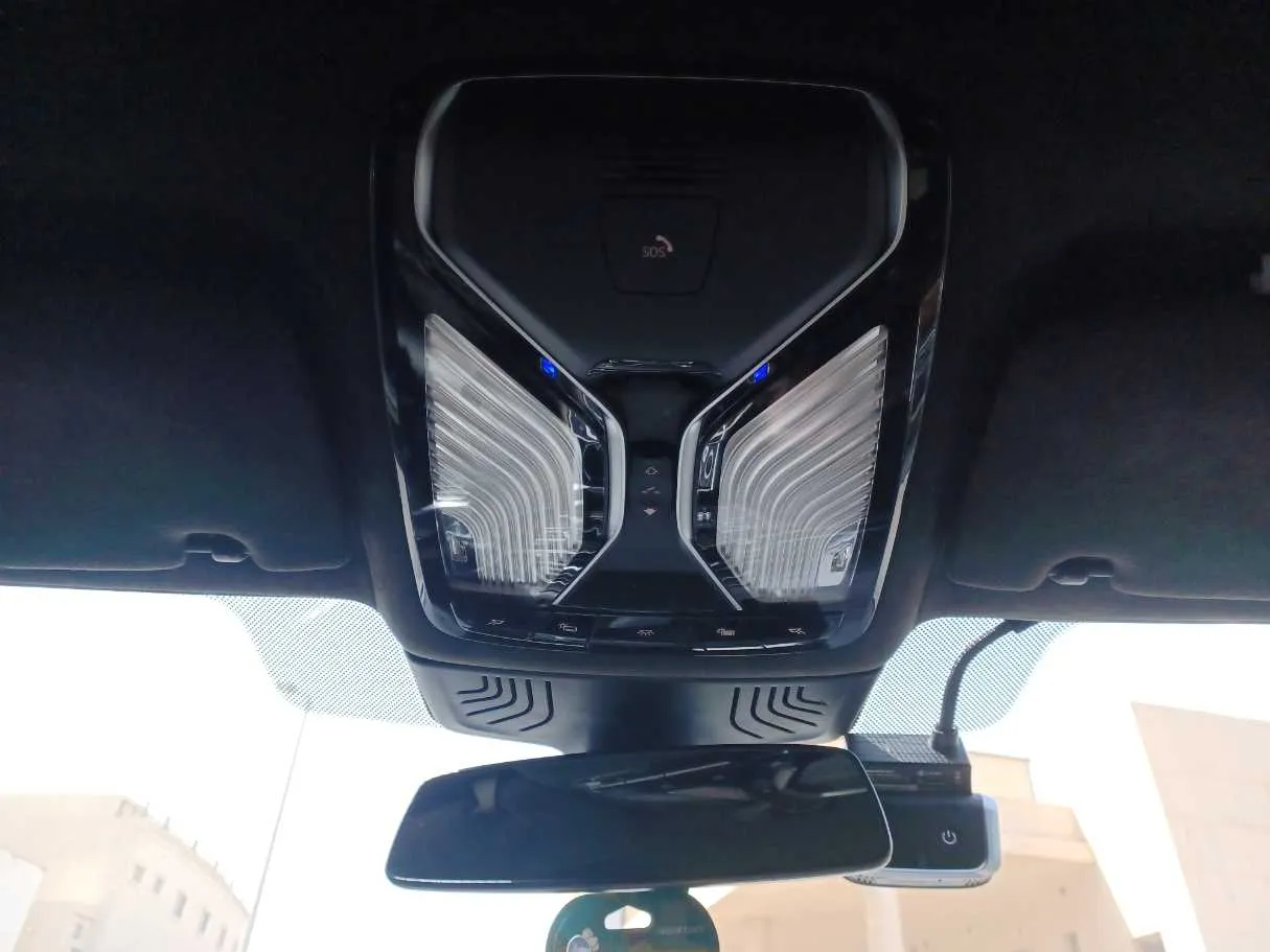 Car image 20