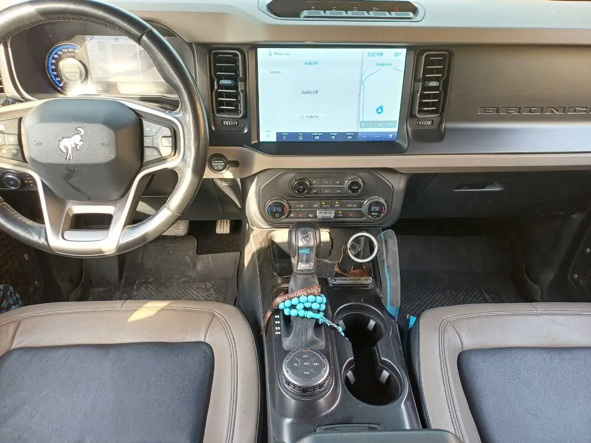 Car image 18