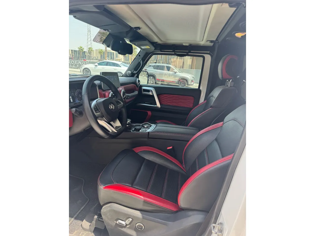 Car image 11