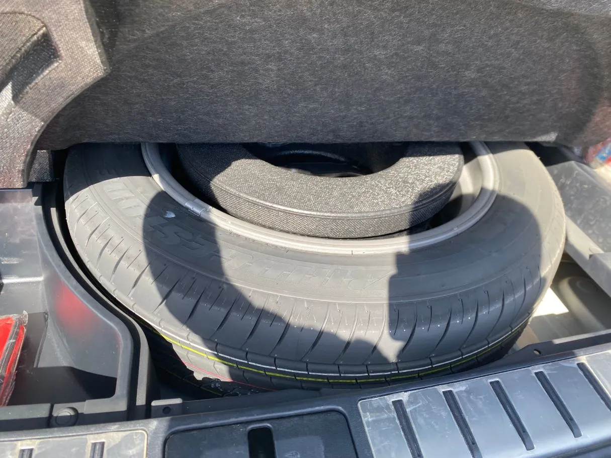 Car image 32