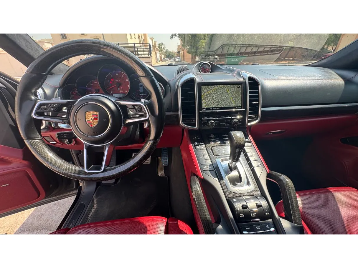 Car image 17