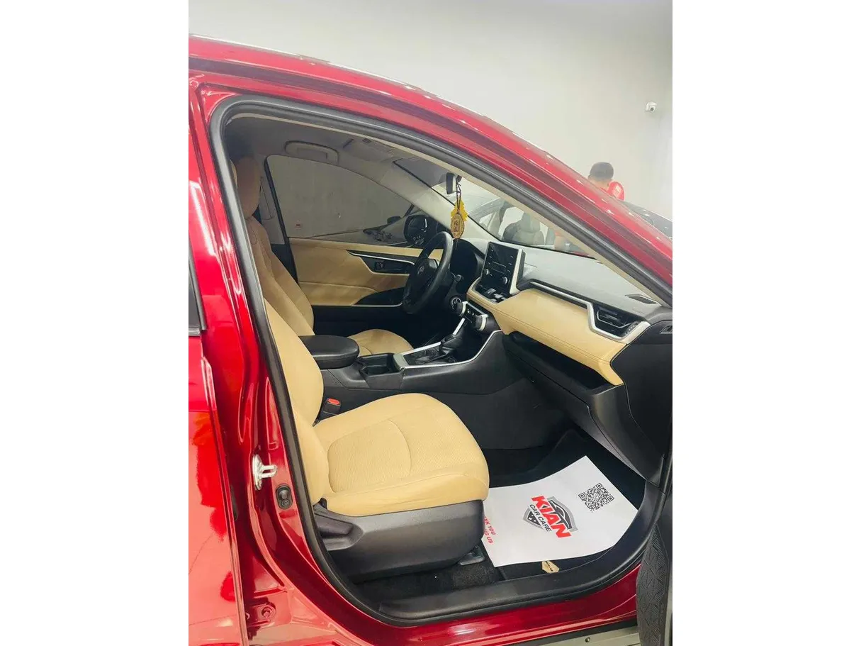 Car image 12