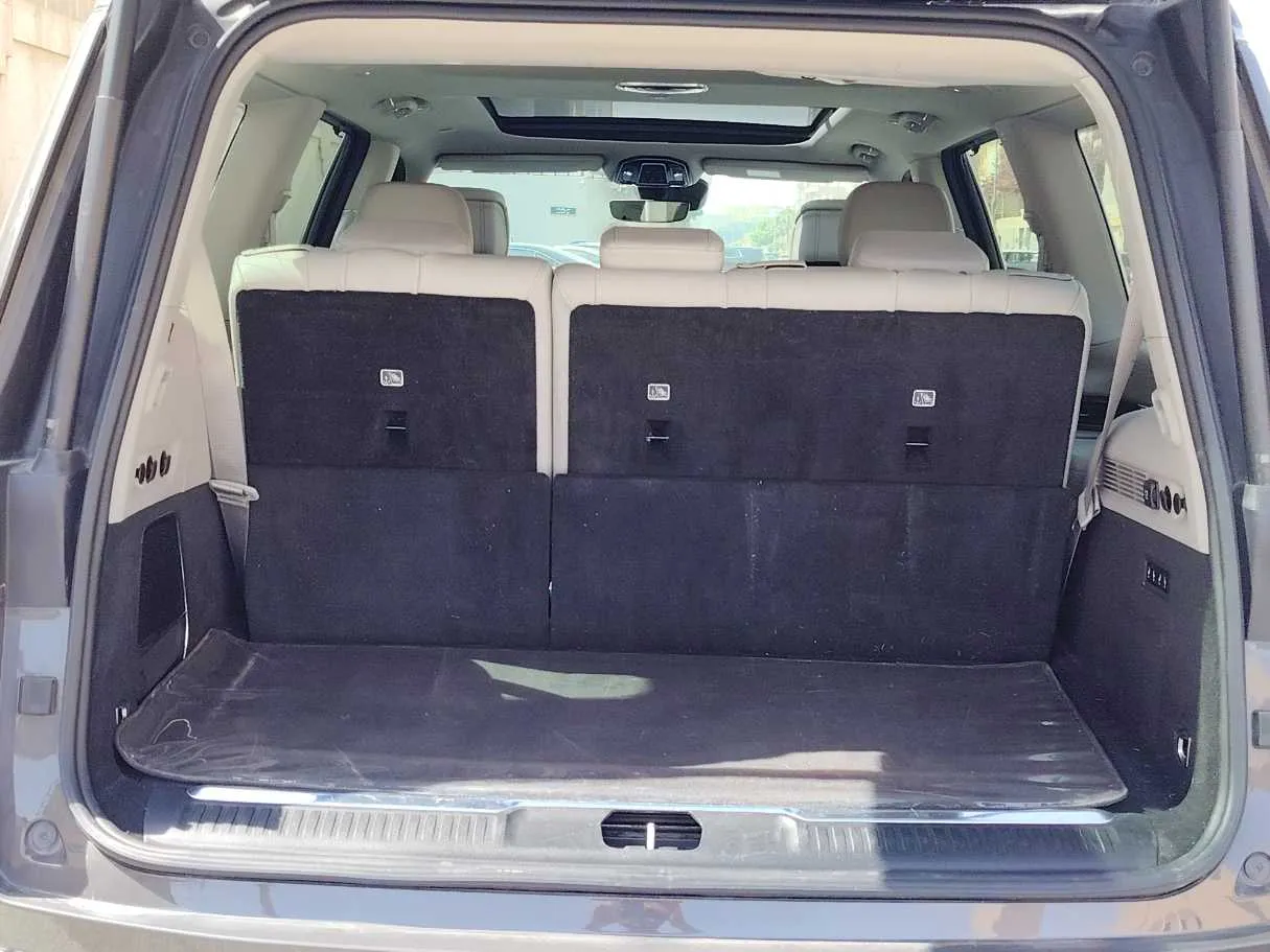 Car image 28