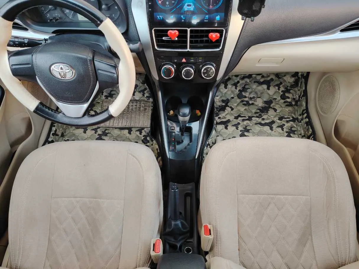 Car image 17