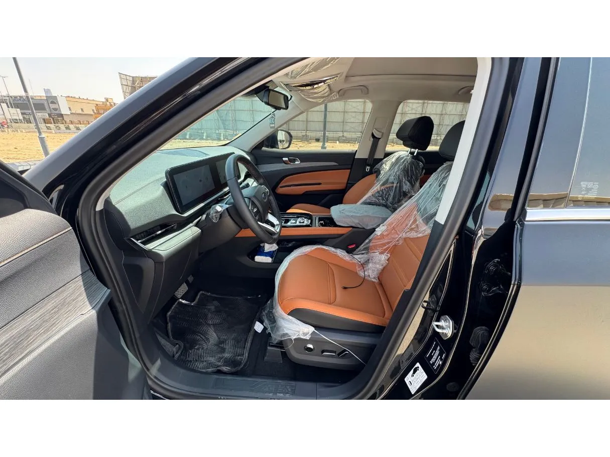 Car image 10