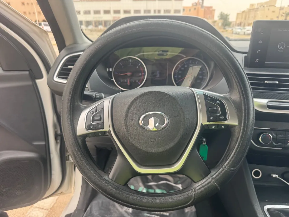 Car image 17