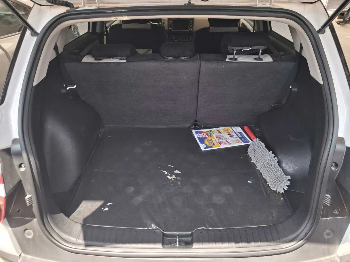 Car image 20