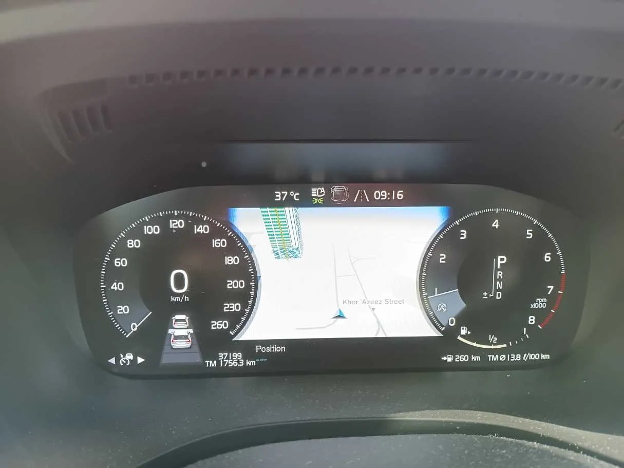 Car image 17