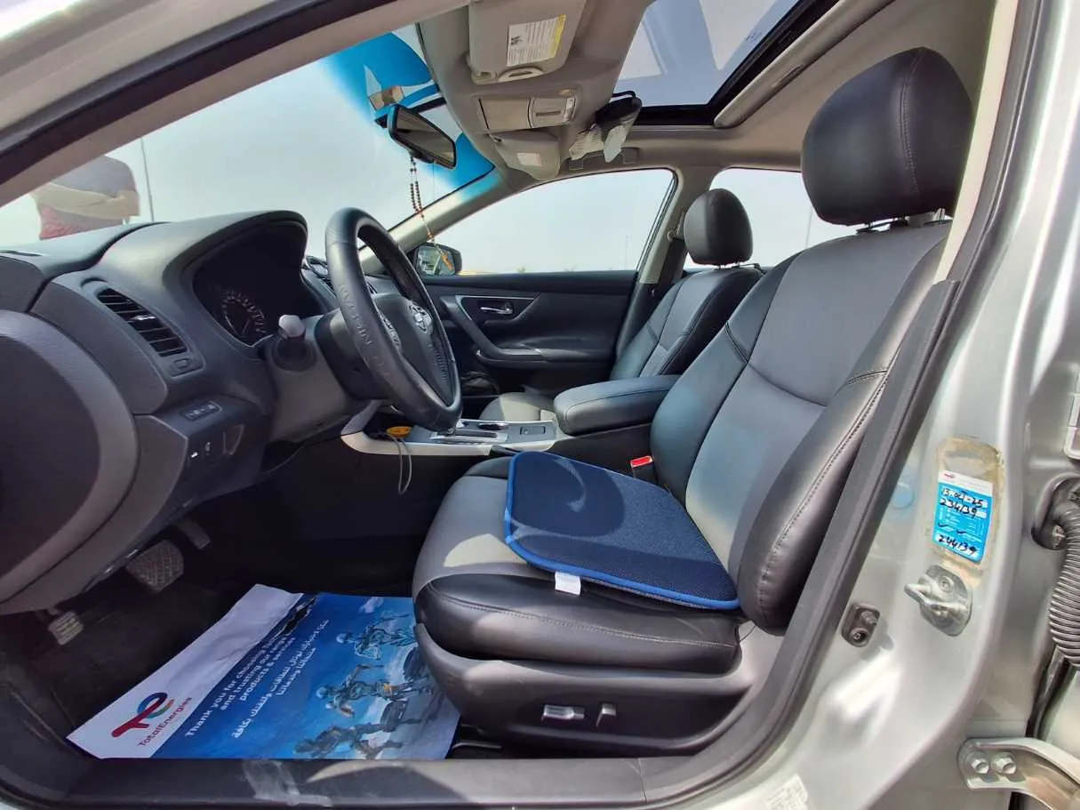 Car image 12