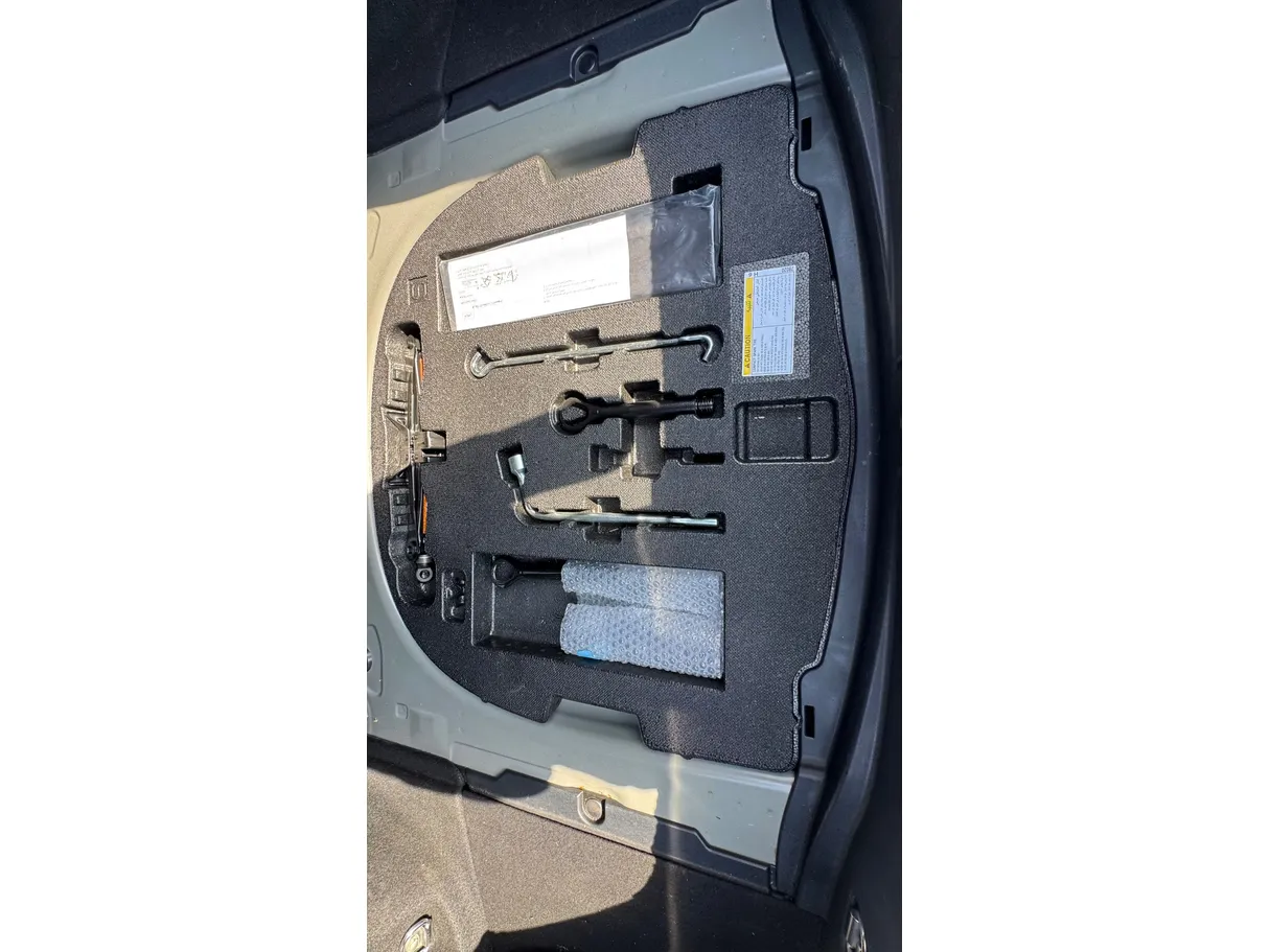 Car image 26