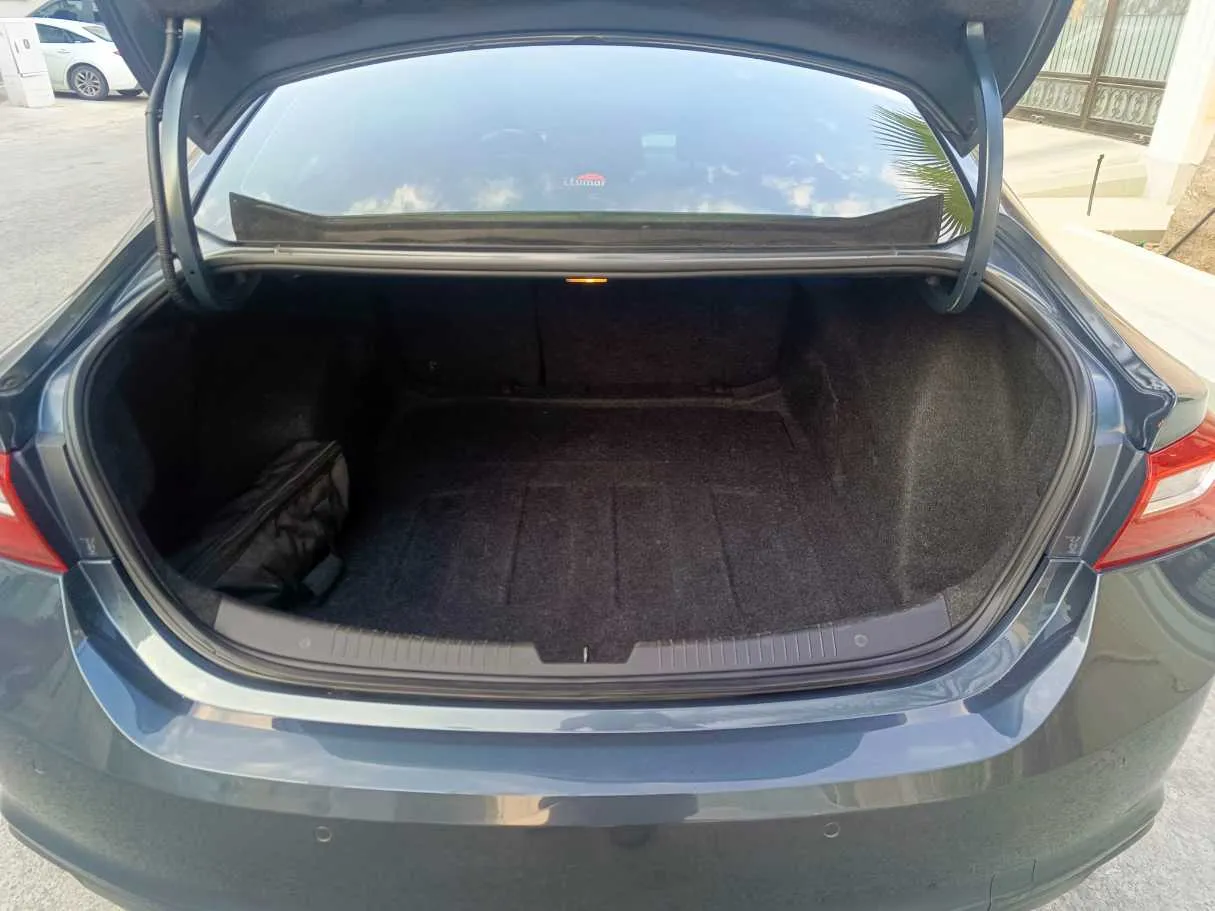 Car image 28