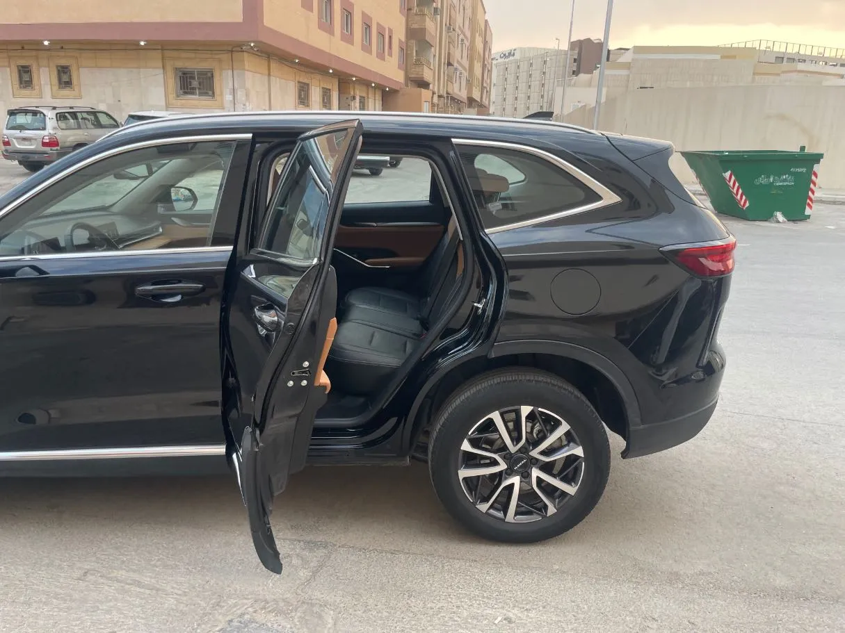 Car image 15