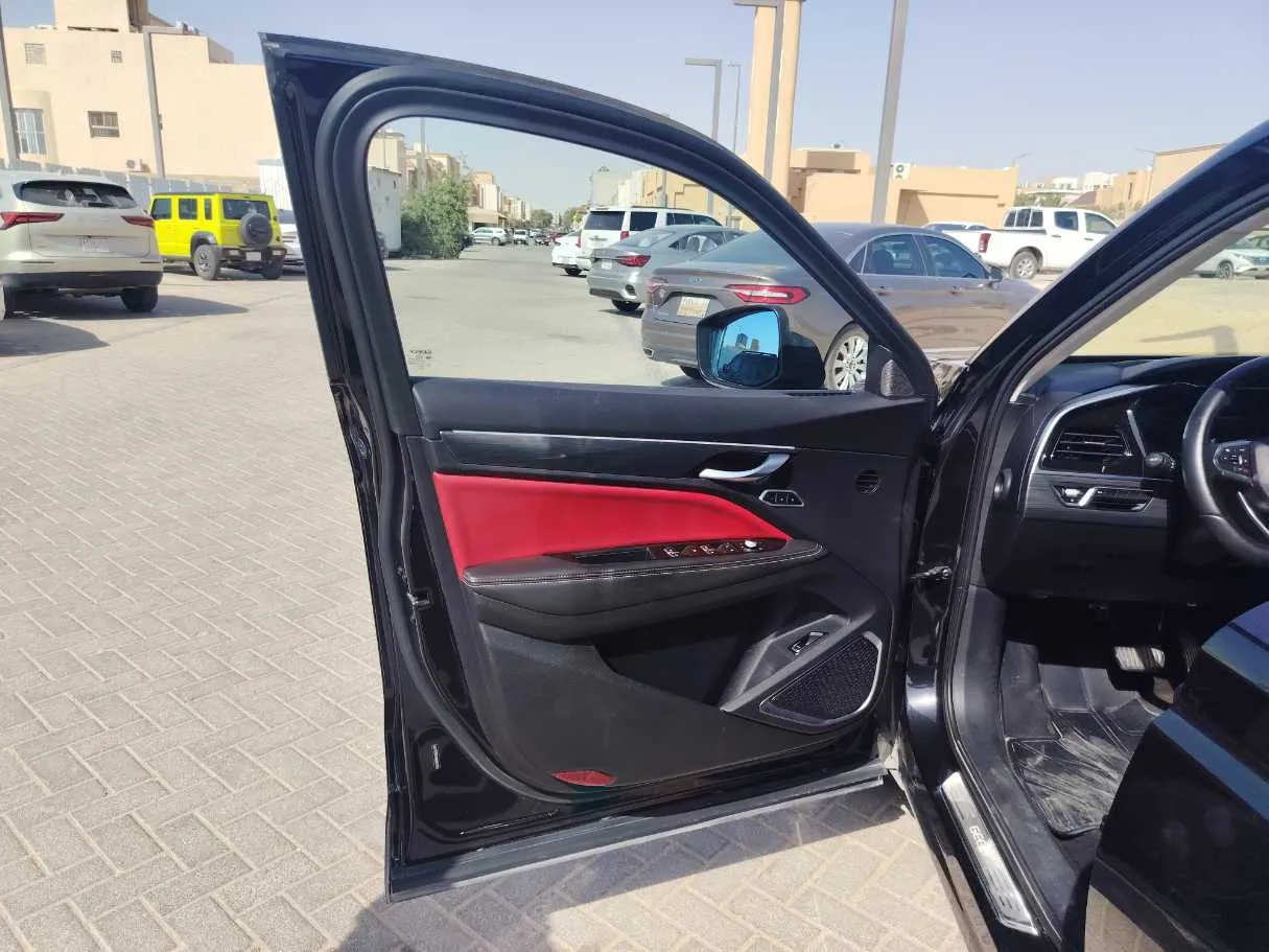Car image 11