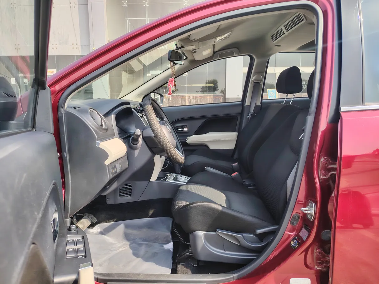 Car image 12