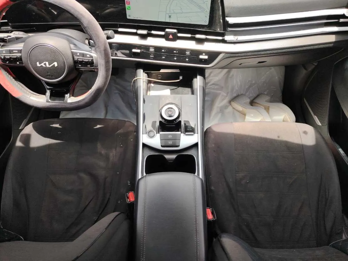 Car image 17