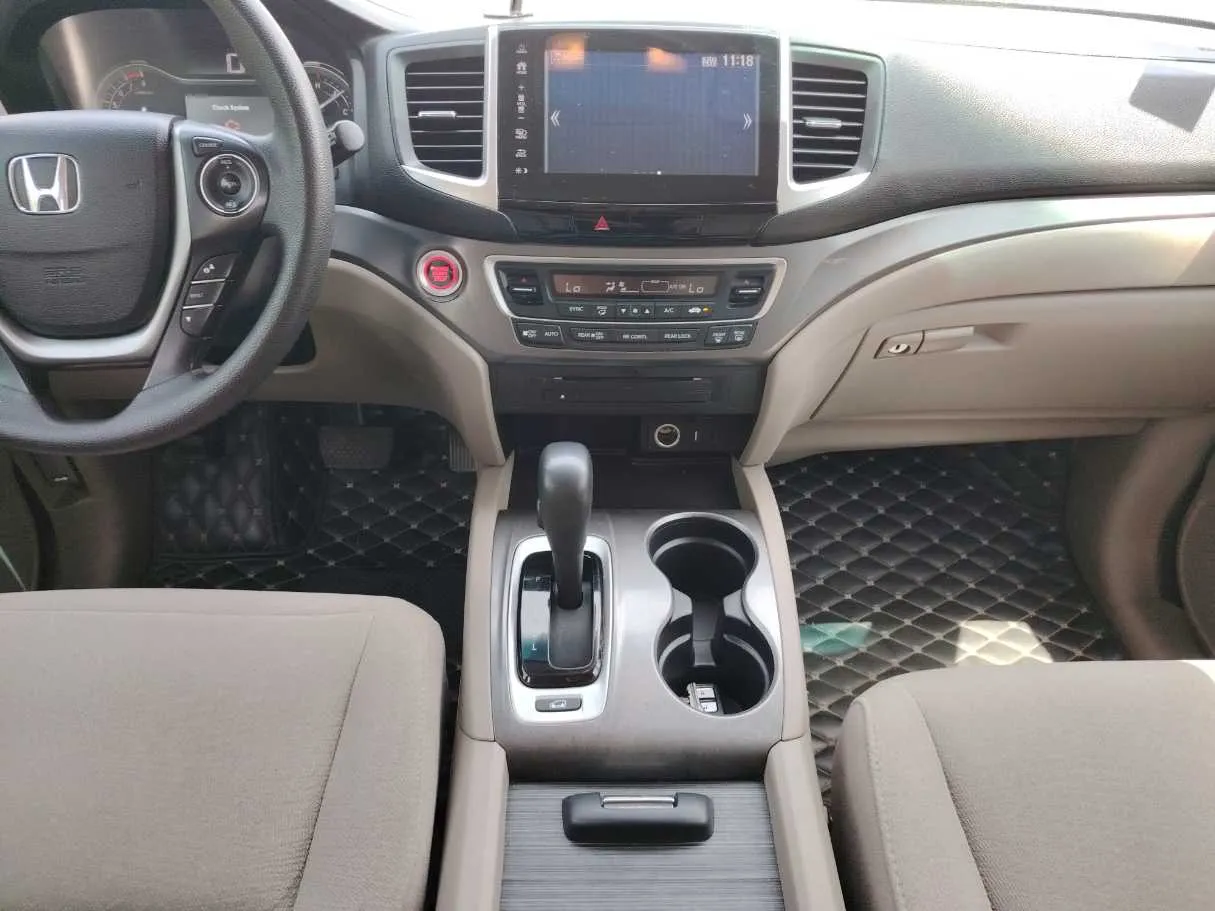 Car image 19